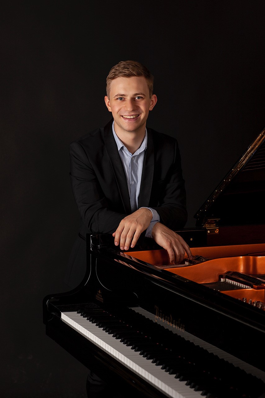 Pianist Dmytro Choni