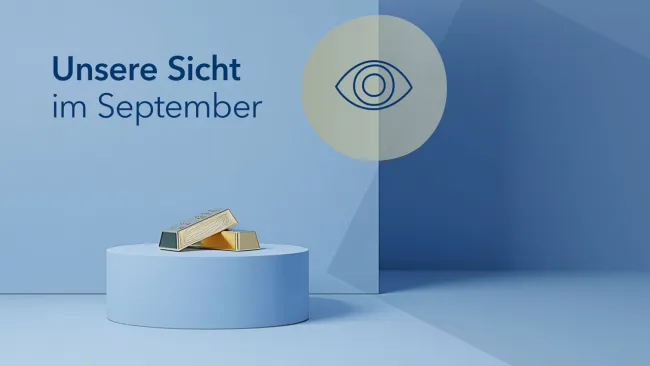 Goldstapel auf Podest in blauem Raum