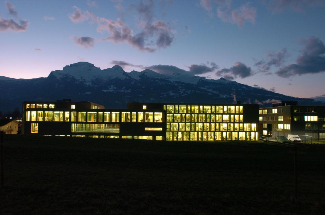 VP Bank Servicezentrum Triesen VP Bank Servicezentrum Triesen Dämmerung