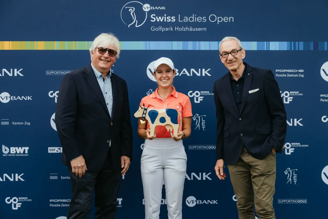 Urs Monstein and Stephan Zimmermann congratulate Chiara Tamburlini