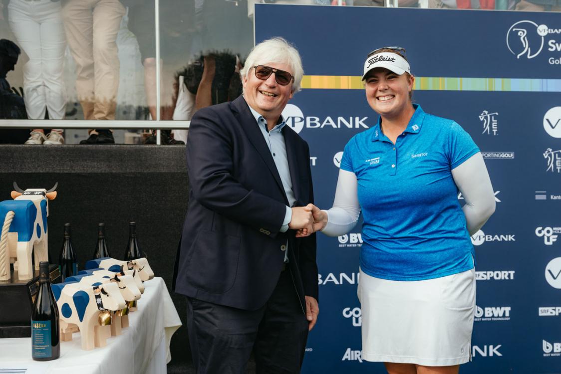 Urs Monstein und Siegerin Alice Hewson